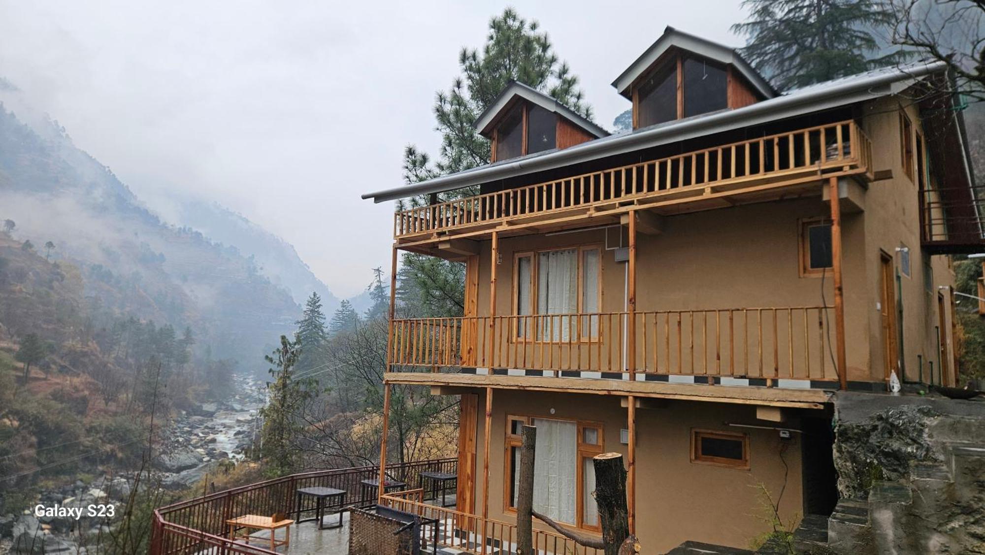 The Fiza Retreat Tirthan Banjār Exteriör bild