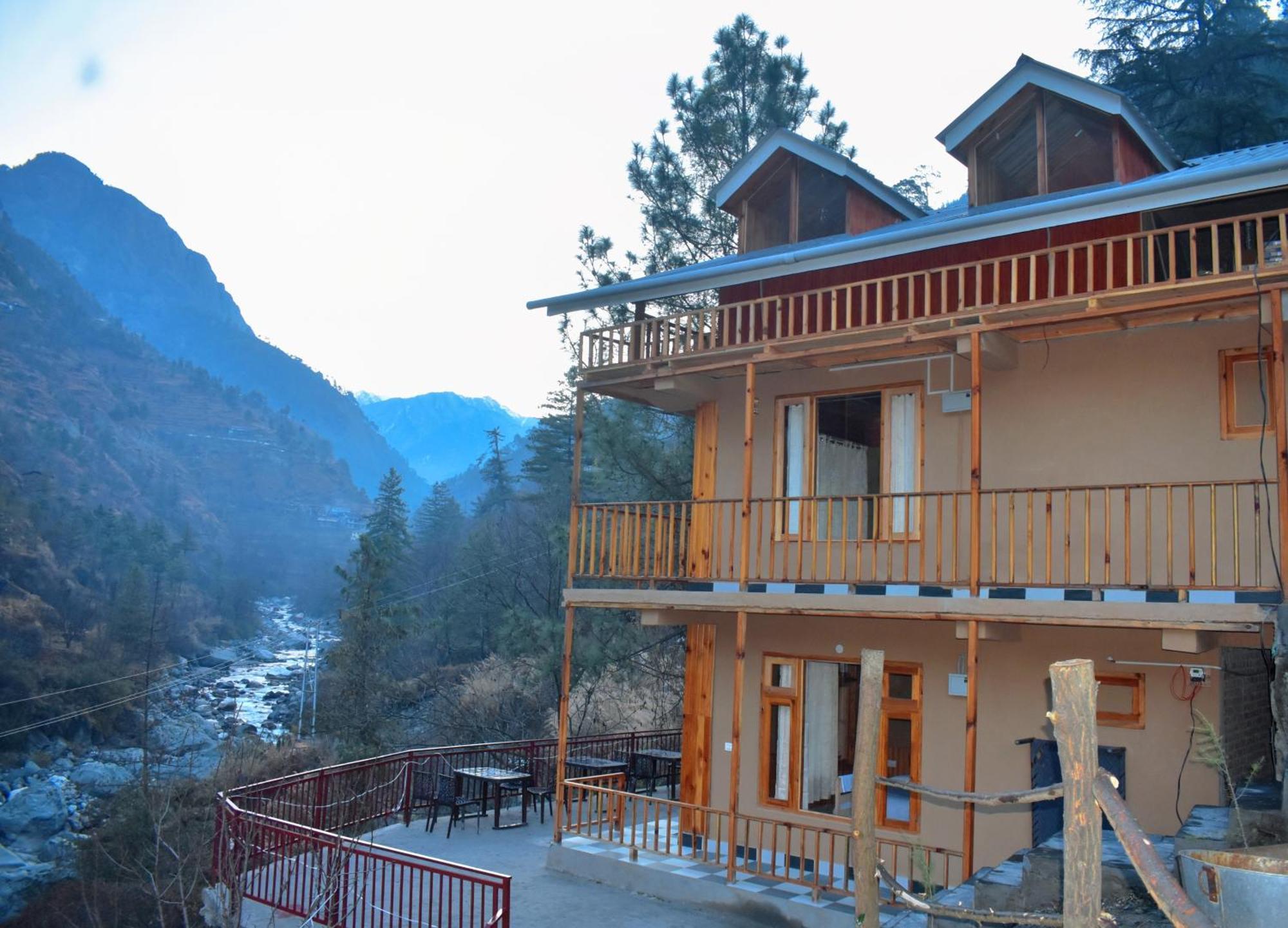 The Fiza Retreat Tirthan Banjār Exteriör bild