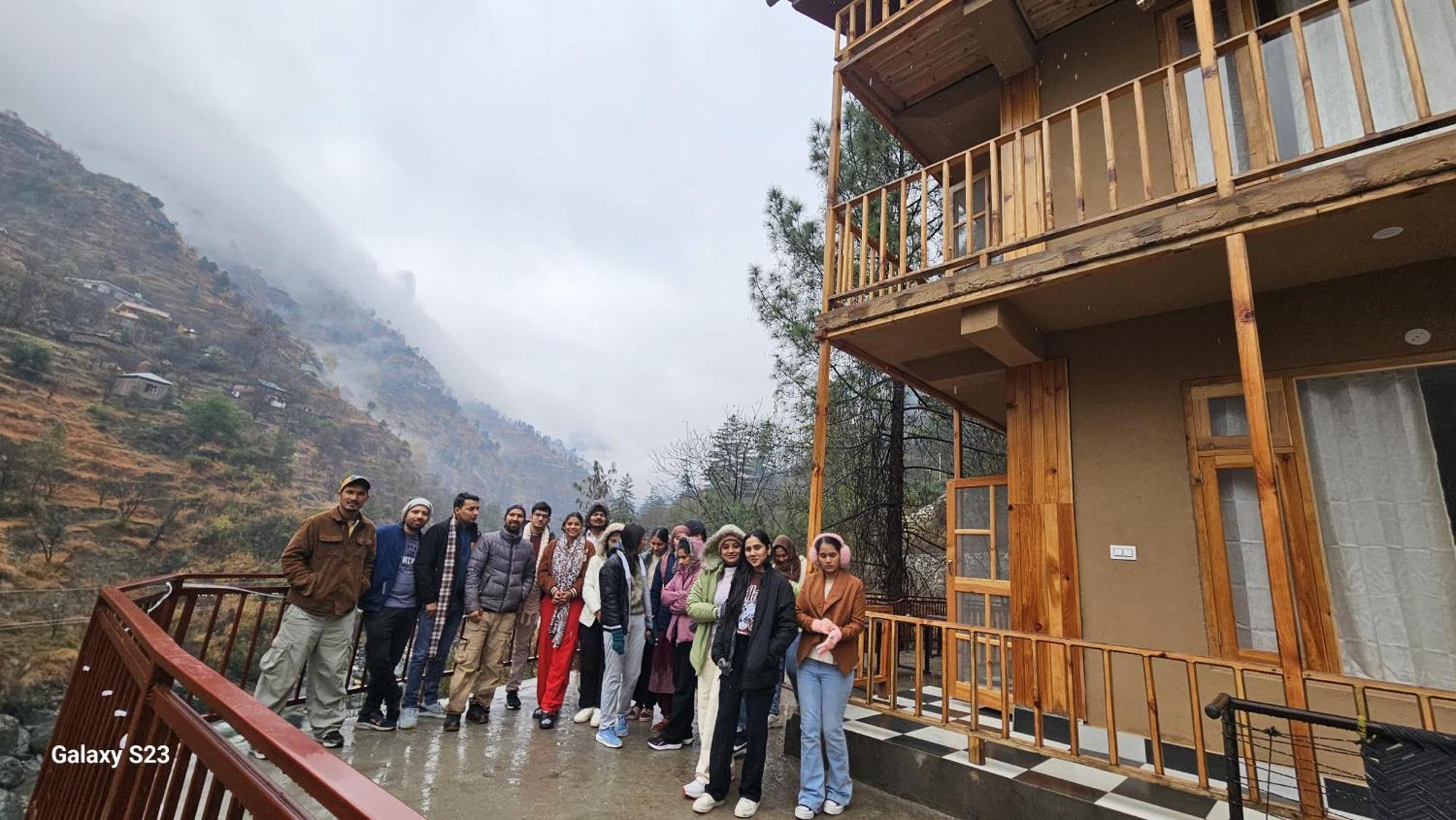The Fiza Retreat Tirthan Banjār Exteriör bild