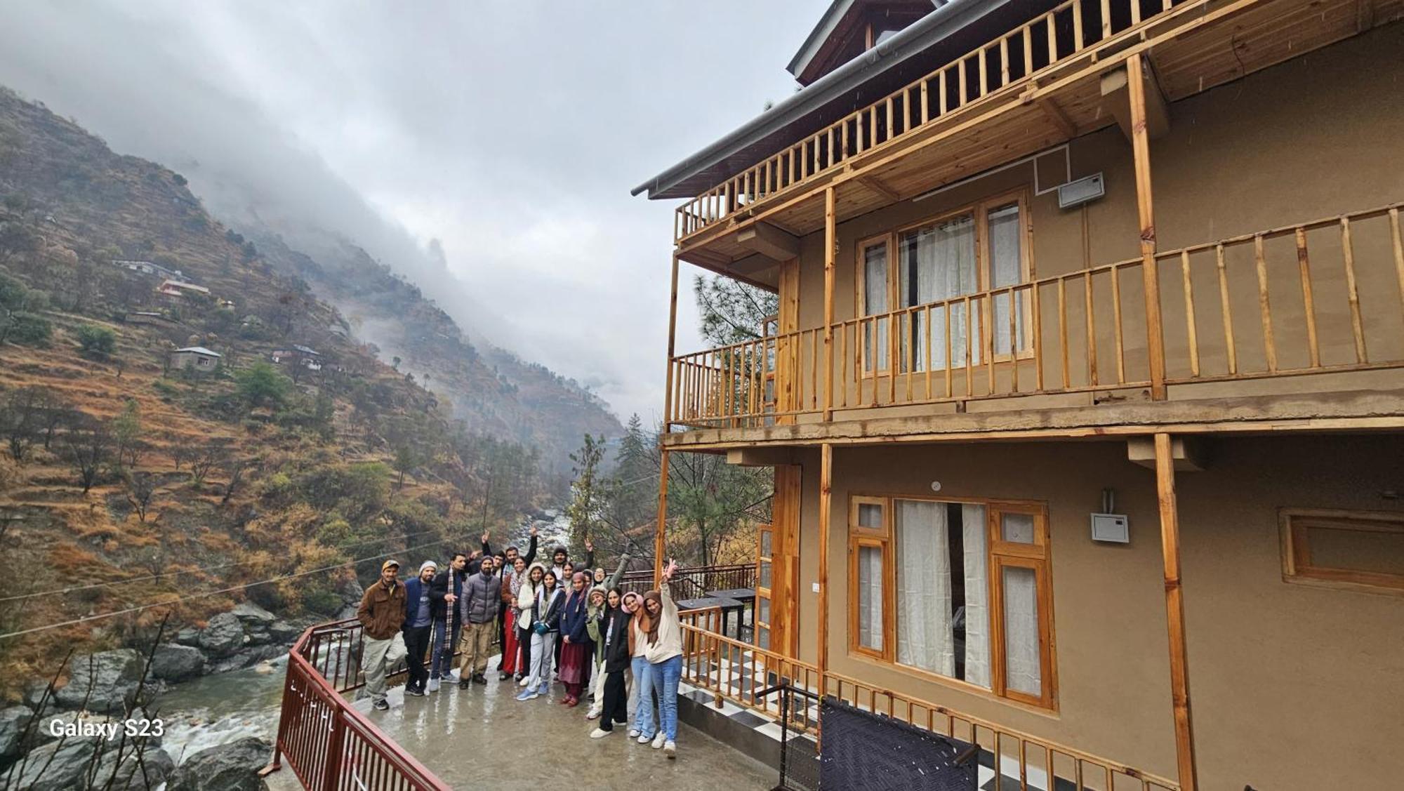 The Fiza Retreat Tirthan Banjār Exteriör bild
