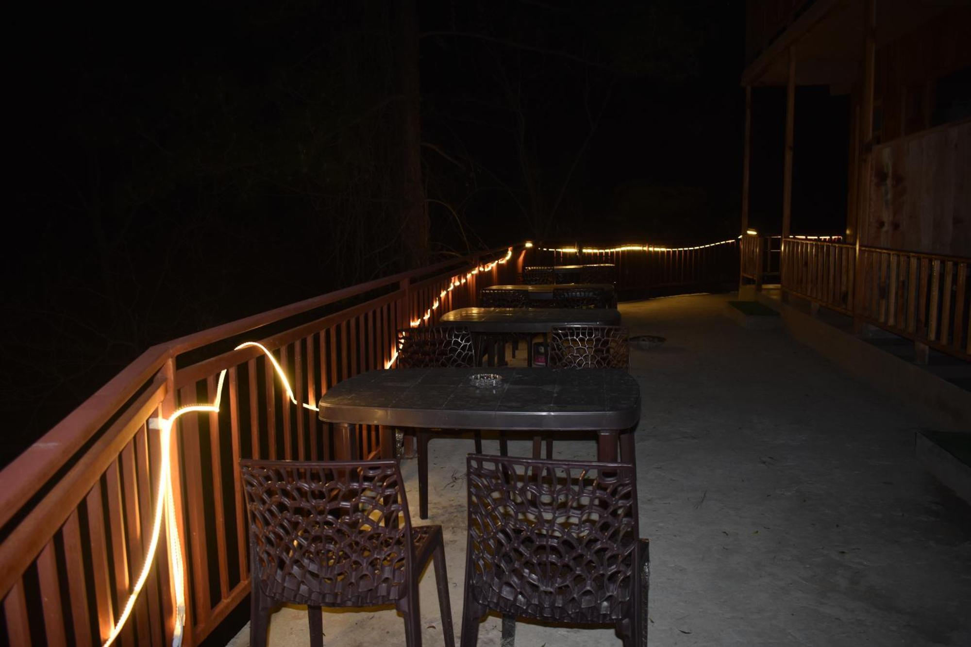 The Fiza Retreat Tirthan Banjār Exteriör bild