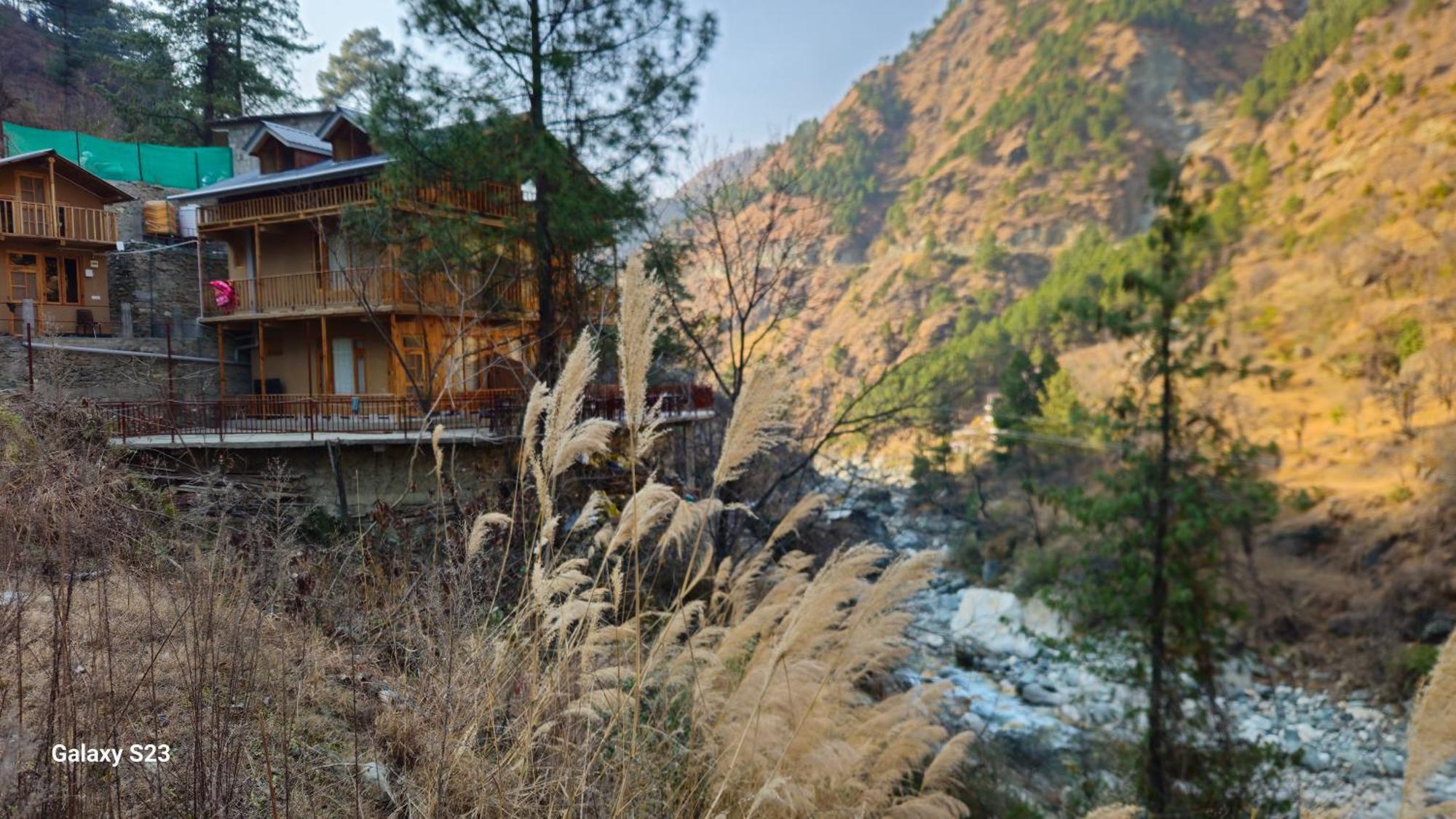 The Fiza Retreat Tirthan Banjār Exteriör bild